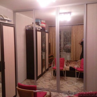 Двери-купе с наполнением из зеркал и ДСП в квартире на ул. Фёдора Абрамова д.18 корп.1