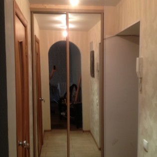 Зеркальные двери-купе в квартире ул. Ленсовета д. 52 корп.8