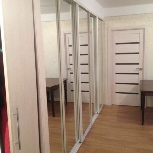 Зеркальные двери-купе в квартире на Пискарёвском пр. д.58 корп.2