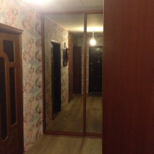 Зеркальные двери-купе в квартире на ул. Турку