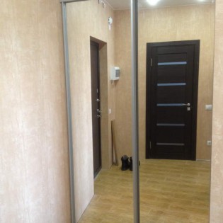 Зеркальные двери-купе в квартире на пр. Обуховской обороны д.110 корп.1