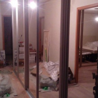 Зеркальные двери-купе в квартире на ул. Ф.Абрамова (Парнас)