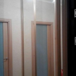 Зеркальные двери-купе в квартире на Пулковском ш.