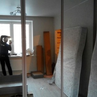 Зеркальные двери-купе в квартире на Ленинградском пр. в Кудрово