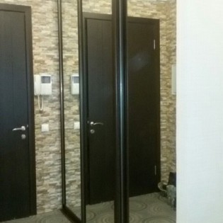 Зеркальные двери-купе в квартире на пр. Обуховской Обороны