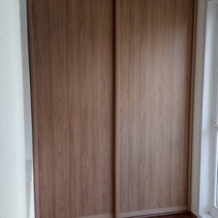 Двери-купе с наполнением из ДСП в квартире на пр. Славы