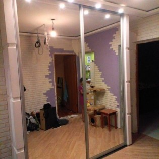 Зеркальные двери-купе в квартире на Ленинском пр.