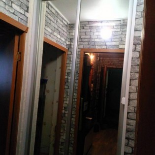 Зеркальные двери-купе в квартире на ул. Кибальчича