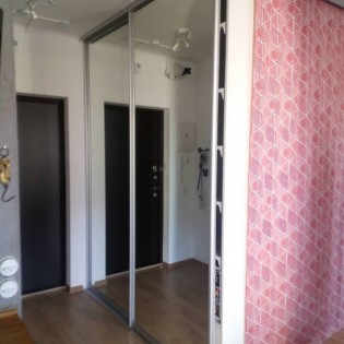 Зеркальные двери-купе в квартире на пр. Ветеранов