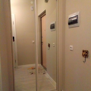 Зеркальные двери-купе в квартире на пр. Блюхера