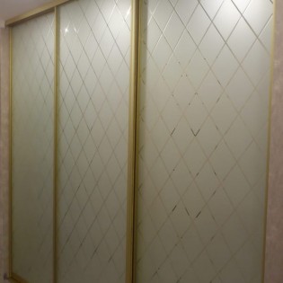 Двери-купе с пескоструйным рисунком ("ромбы") на зеркале Серебро