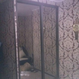 Зеркальные двери-купе в квартире в Лавриках