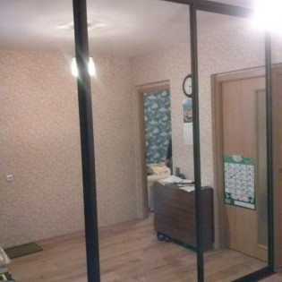 Зеркальные двери-купе в квартире на Приозёрском ш.