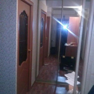 Зеркальные двери-купе в квартире на Энергетиков д. 30