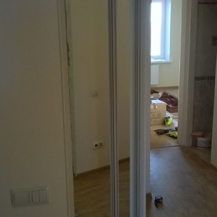 Зеркальные двери-купе в квартире на ул.Рубцова