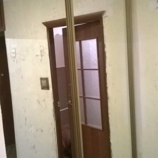 Зеркальные двери-купе в квартире на ул. Луначарского.
