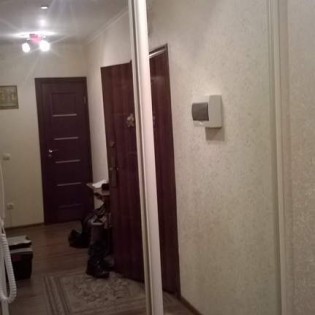 Зеркальные двери-купе в квартире на ул. Туристской