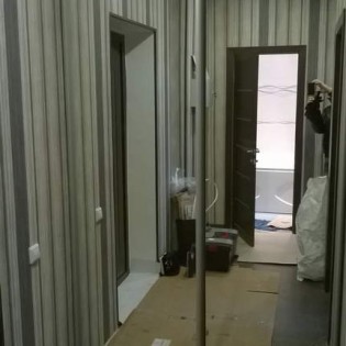 Зеркальные двери-купе в квартире на ул. Гжатской
