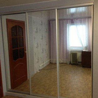 Зеркальные двери-купе в квартире на ул. Водопадная д.12/1 в Колпино