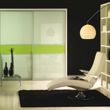 Шкаф-купе с дверями со вставками обычного стекла с тонировкой