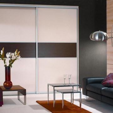 Шкаф-купе с дверями со вставками панелей МДФ глянец и ЛДСП/МДФ