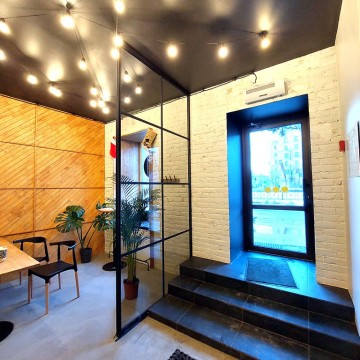 Интерьерная перегородка в кафе-кондитерской