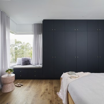 Шкаф с распашными дверями, антресолями и тумбой