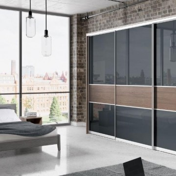 В корпус шкафа