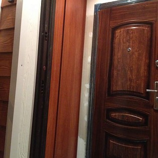 Двери-купе с наполнением из ДСП в гардеробную в квартире на Нижней Александровской ул. д.5