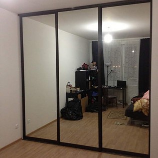 Зеркальные двери-купе в квартире на Европейском ш. д.9 корп.3