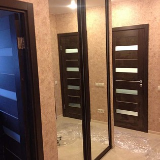 Зеркальные двери-купе в квартире на ул. Уточкина