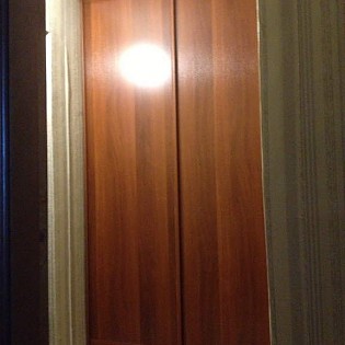 Двери-купе с наполнением из ДСП в квартире на пр. Ветеранов д. 51