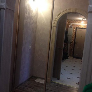 Зеркальные двери-купе в квартире на ул. Венской (см. отзыв от 24 марта 2015г., Наталья Копа)