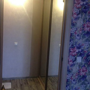 Зеркальные двери-купе в квартире на ул. Венской (см. отзыв от 24 марта 2015г., Наталья Копа)