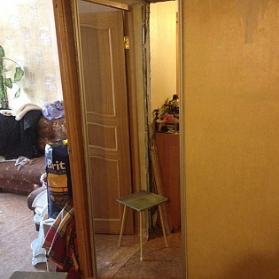 Зеркальная дверь-купе в квартире на пр. Большевиков