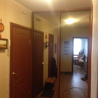 Зеркальные двери-купе в квартире на Рыбацком пр.