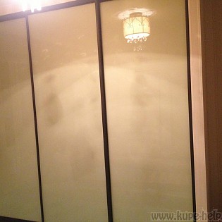 Двери-купе с декоративным стеклом (тонировка плёнкой Oracal) в квартире на Варшавской ул. д.23 к.3