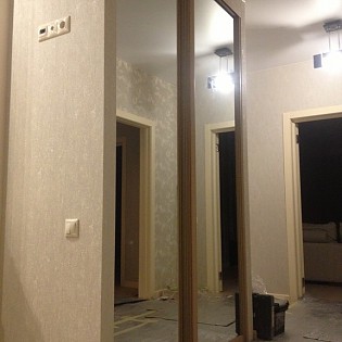 Зеркальные двери-купе в квартире на Варшавской ул. д.23 к.3