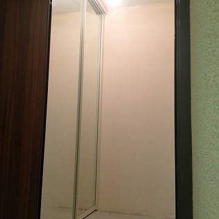 Зеркальные двери-купе для встроенного шкафа-купе в квартире на Дунайском пр. д.14 корп.1