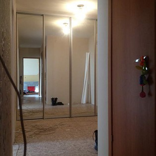 Зеркальные двери-купе в квартире на Красносельском ш. д.56 к.3