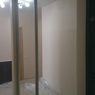 Зеркальные двери-купе в квартире на Лиговском пр. д.123