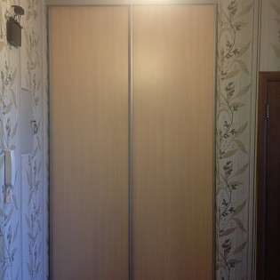 Двери-купе с наполнением из ДСП в квартире на пр. Славы д.51 к.2