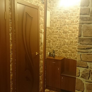 Зеркальные двери-купе в квартире на ул. Тореза