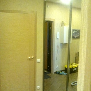 Зеркальные двери-купе в квартире на ул. Жукова д.48 корп.1