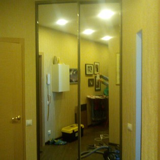 Зеркальные двери-купе в квартире на ул. Жукова д.48 корп.1