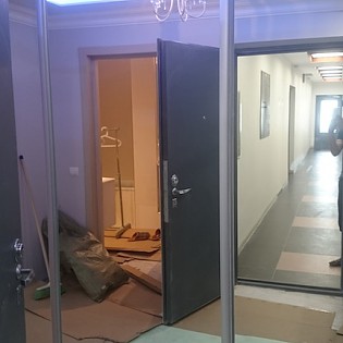 Зеркальные двери-купе в квартире на пр. Медиков д.10 корп.6