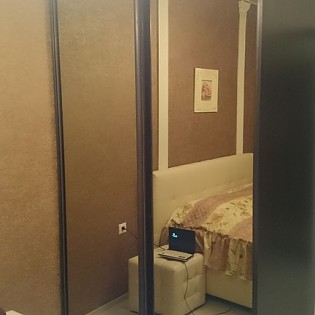 Зеркальные двери-купе в квартире на пр. Луначарского д.11 к.1