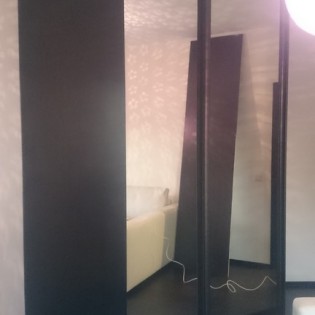 Зеркальные двери-купе в квартире на ул. Менделеева д.7 корп.1