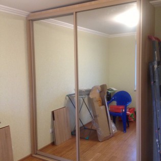 Зеркальные двери-купе в квартире на Ленинском пр. д.96 корп.3