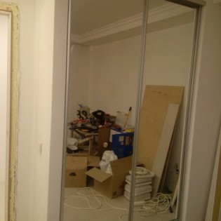 Зеркальные двери-купе в квартире б-ре Новаторов д.5